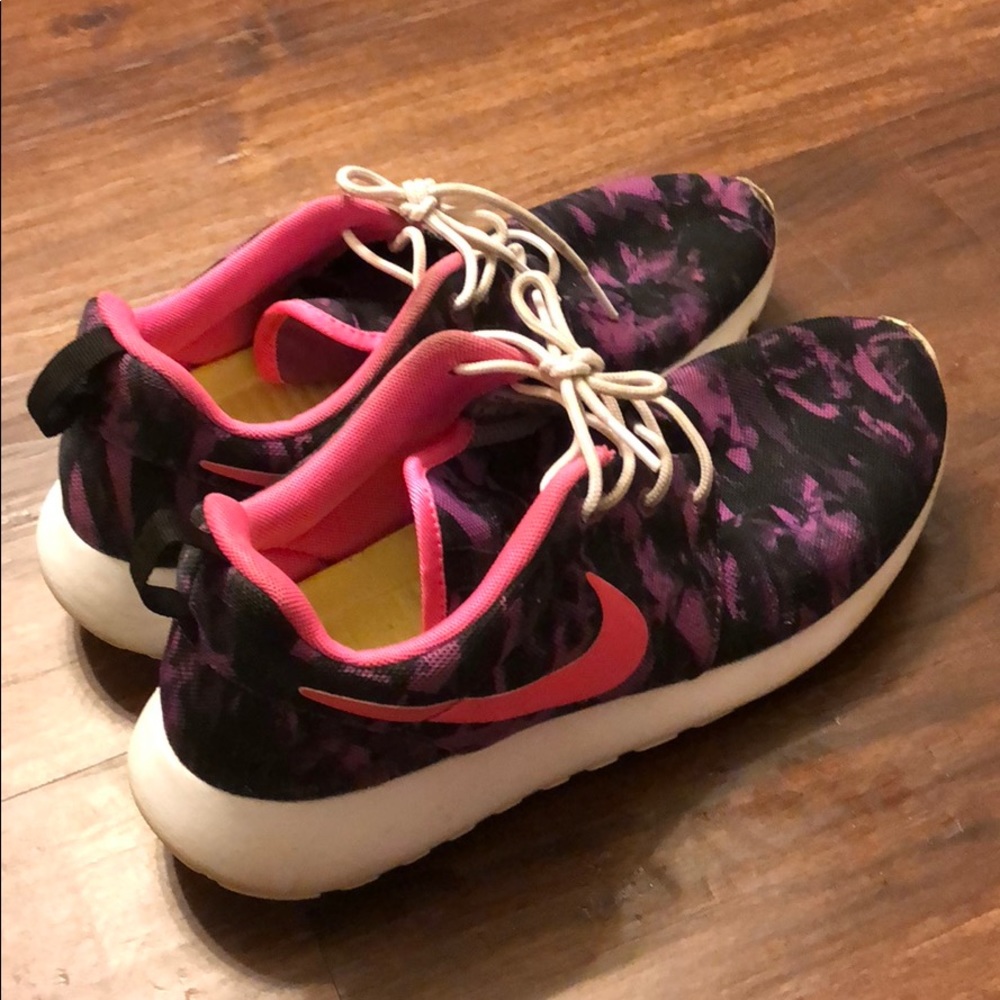 Nike Camoflauge Roshe runs - Picture 1 of 8